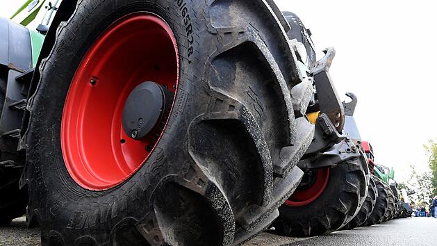 Kreis Schweinfurt: Reifen platzt beim Aufpumpen - Mann schwer verletzt