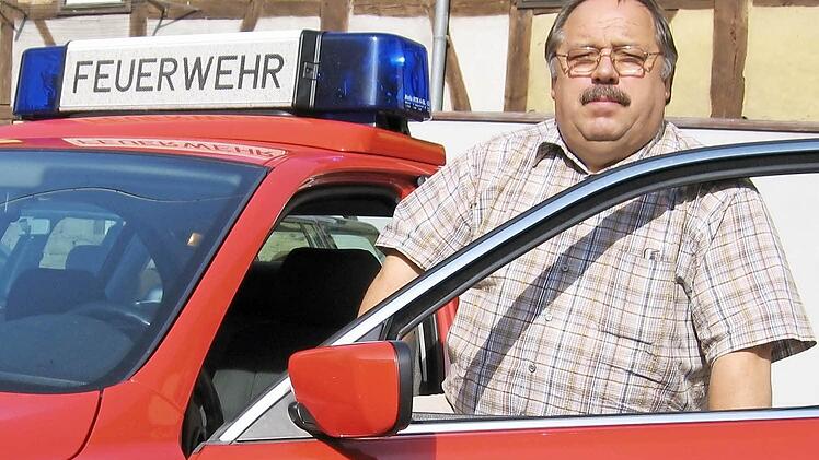 Bis 2006 war Helmut Rittelmeier der ranghöchste Feuerwehrmann im Landkreis und der dienstälteste KBR in Unterfranken.  Foto: Edgar Bartl / Archiv
