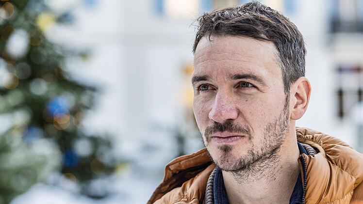 Felix Neureuther bei den Dreharbeiten zur Dokumentation "Olympia im Wandel?". Drei Jahre lang begleitete er Sportler, Verantwortliche und Einheimische bei den Vorbereitungen auf Olympia.