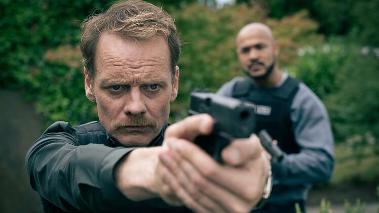 Was verbindet Polizist Otto P&ouml;sken (Malick Bauer, recht) und LKA-Mann Daniel Kossik (Stefan Konarske)?