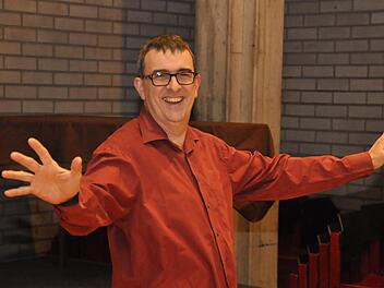 Kirchenmusikdirektor Jörg Wöltche sprudelt nur so voller Ideen, wenn es um die richtige Inszenierung von Gospelmusik geht: "Den Zuschauer erwartet eine moderne Gospelnacht mit allen Raffinessen.  Fotos: Peter Klopf