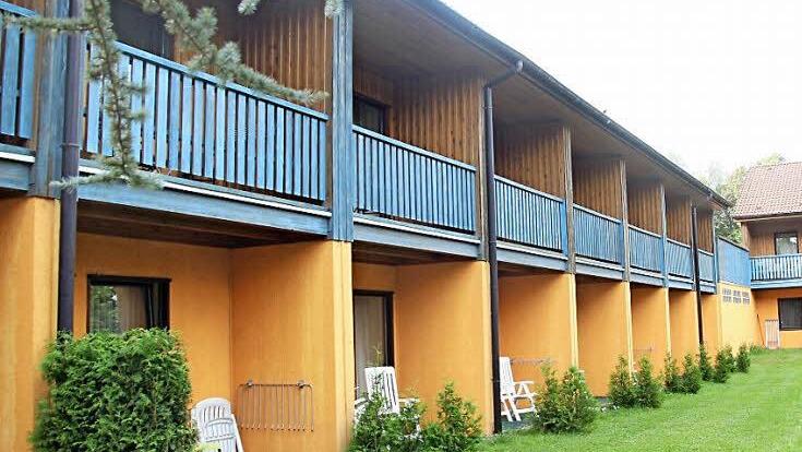 Eines der Bettenhäuser des Aparthotels in Steinwiesen  Foto: Friedwald Schedel