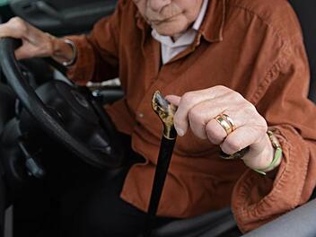 Wusste nicht, dass er auf der Autobahn ist: Polizei stoppt Senior (90) auf A7