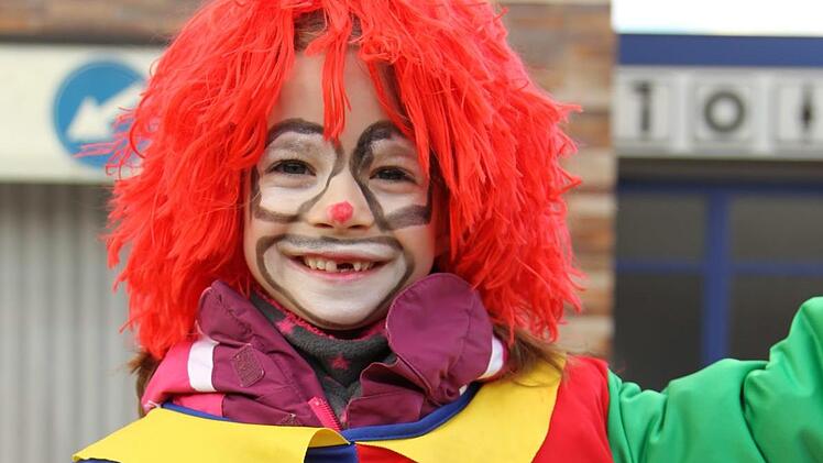 Mit dem Hut erhaschte der kleine Clown so manchen Bonbon.Markus Drossel