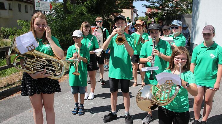 Die "Nussolinos" aus Uetzing musizierten. Foto: Matthias Einwag