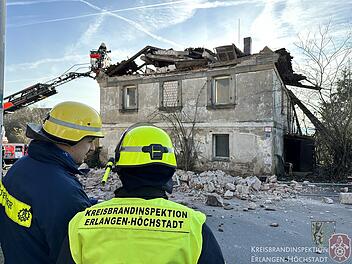 Wohnhaus in Franken eingestürzt: Straße in Heßdorf wird zum Trümmerfeld