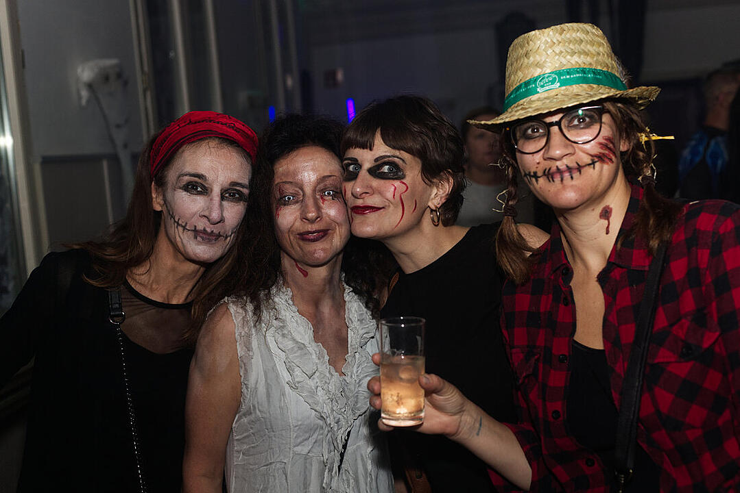 ME & MY (ZOMBIE) GIRLS HALLOWEEN