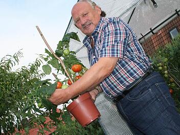 Berührungsängste zu rot und grün kennt Lorenz Baier nicht - allerdings nur, was seine Tomaten betrifft. Er will mit den Republikanern den "rechten Wählerflügel" ansprechen. Foto: Andreas Oswald