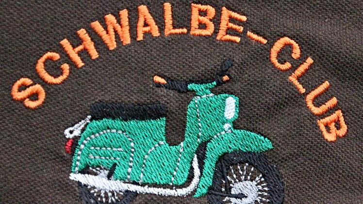 Das Emblem des "Schwalben-Club" Gereuth ziert zum Beispiel die Club-T-Shirts. Foto: Helmut Will