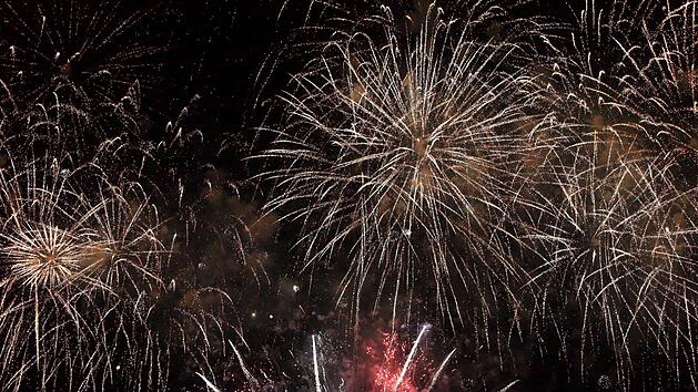 Auf das Eröffnungsfeuerwerk müssen die Besucher des Hofer Volksfests 2019 leider verzichten. Hohe Temperaturen und Trockenheit sind der Grund. Symbolfoto: Pexels/Pixabay.com