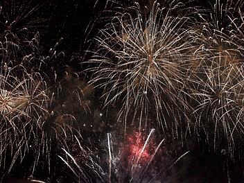 Auf das Eröffnungsfeuerwerk müssen die Besucher des Hofer Volksfests 2019 leider verzichten. Hohe Temperaturen und Trockenheit sind der Grund. Symbolfoto: Pexels/Pixabay.com