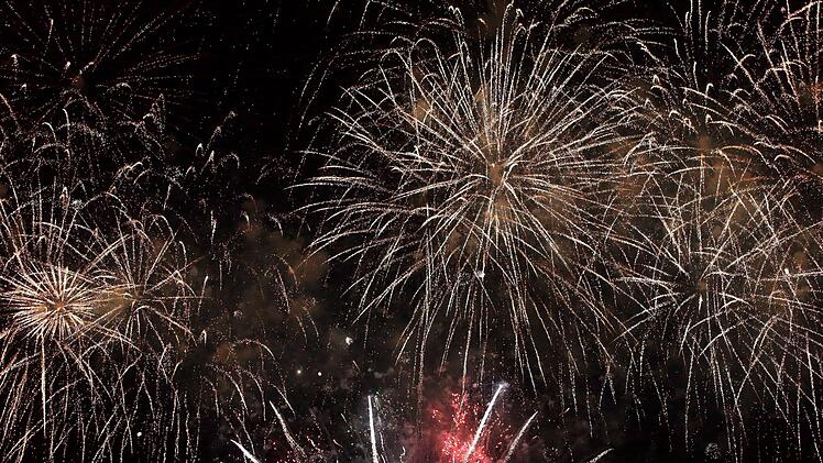 Auf das Eröffnungsfeuerwerk müssen die Besucher des Hofer Volksfests 2019 leider verzichten. Hohe Temperaturen und Trockenheit sind der Grund. Symbolfoto: Pexels/Pixabay.com