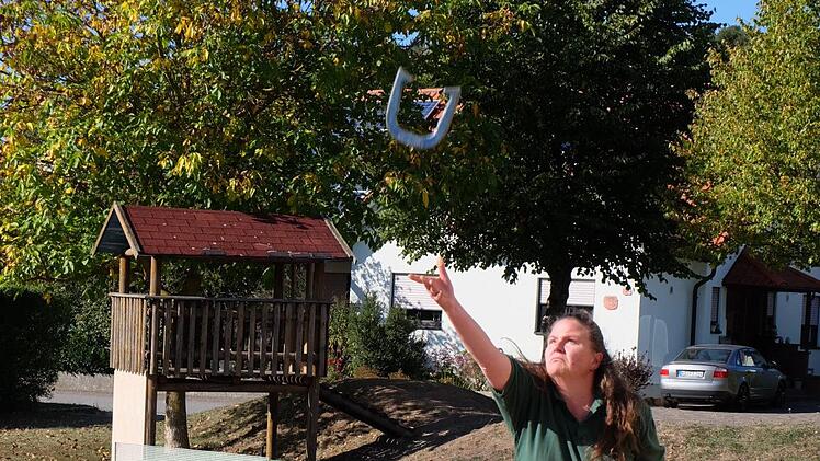 Dieser Wurf ging hoch statt weit. Foto: Philipp Bauernschubert