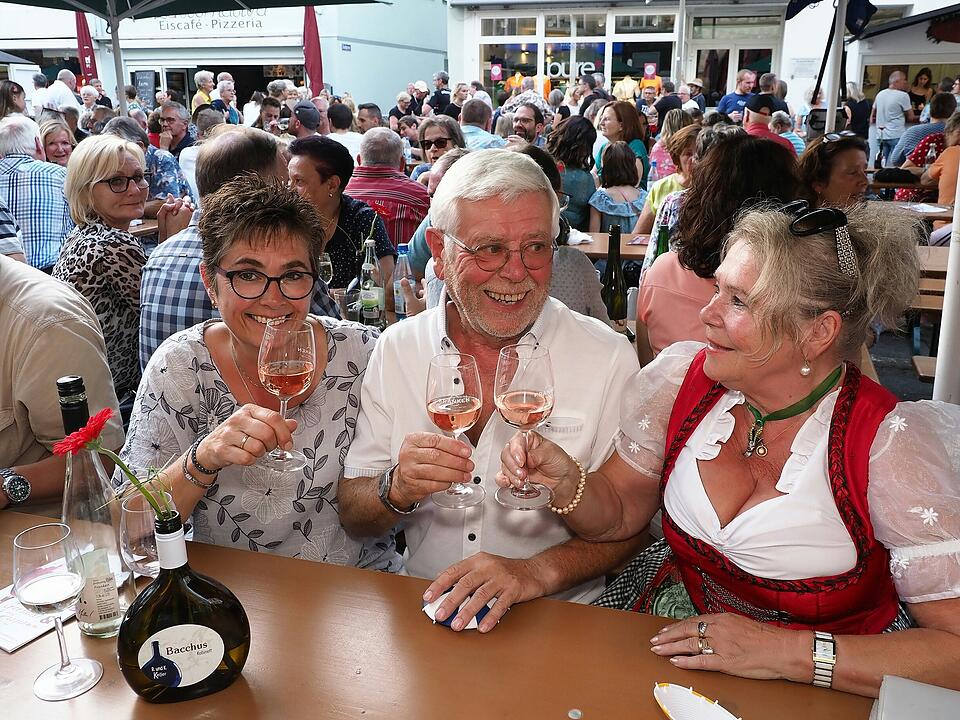 Authentische Saaletal-Weine, Spitzen-Bands und kulinarische Köstlichkeiten.
