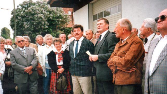 In den 1980ern unternahm der damalige Bürgermeister Hans Rohrmüller (Mitte) eine Reise in seine Heimatstadt Berching. Mehrere hundert Bürger reisten mit. Foto: Archiv Hans Rohrmüller