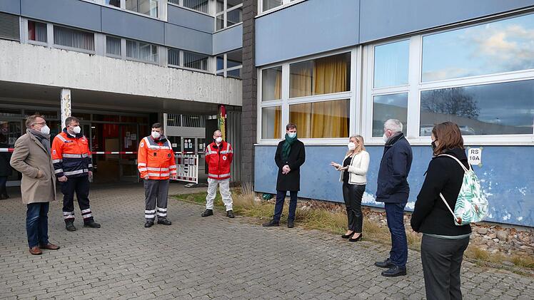 Bamberger Prominenz gab mit Ministerin Melanie Huml den offiziellen Startschuss zur weihnachtlichen Schnelltestaktion.