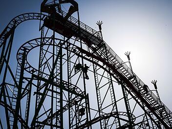 Phantasialand-Mitarbeiter von Achterbahn erfasst