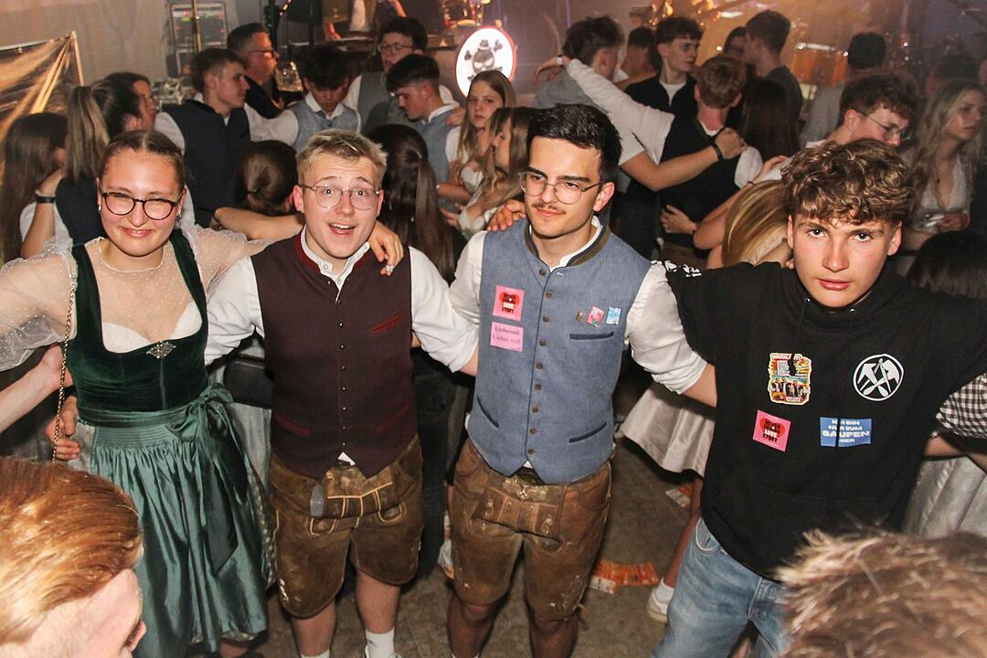 Gro&szlig;losnitz feiert!