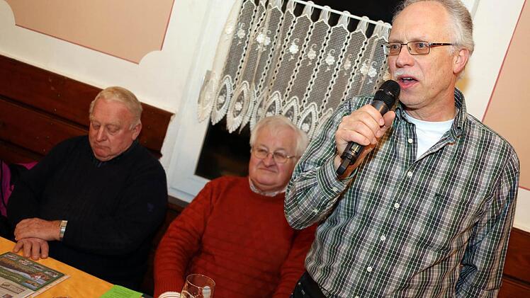 Pfarrer Rolf Dieling von der Friedenskirche berichtet von einem neuen Bauprojekt.