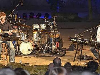 Bereits im Juni begeisterte das Duo "Goller & Götz" sein Publikum auf der Naturbühne Trebgast. Am Samstag, 18. Oktober, treten die beiden Musiker im Haberstumpf-"Bräustadl" auf. Foto: Dieter Hübner/Archiv