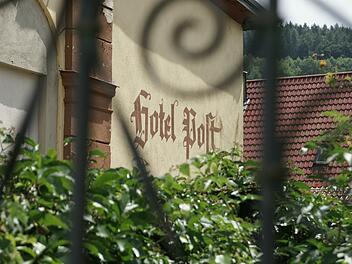 Das alte "Hotel Post" steht seit vielen Jahren leer. Doch vielleicht bekommt es bald eine Zukunft. Foto: Steffen Standke