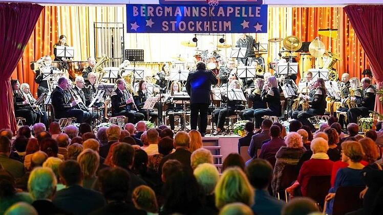 Die Bergmannskapelle Stockheim lädt erstmalig nicht zum Weihnachtskonzert ein, sondern zum „Konzert zwischen Jahren“.