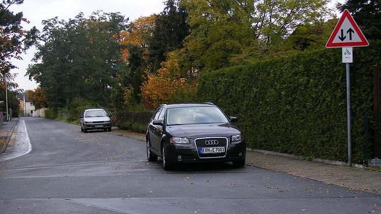 Auch weiterhin kann man in Adelsdorf von beiden Seiten in die Parkstraße fahren.