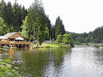 Am Ölschnitzsee am Rennsteig findet man Badespaß mitten in der Natur. Fotos: C. Pack