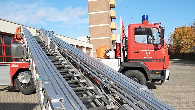 Die 27 Jahre alte Drehleiter der H&ouml;chstadter Feuerwehr hat lange genug ihren Dienst geleistet.  Fotos: Andreas Dorsch
