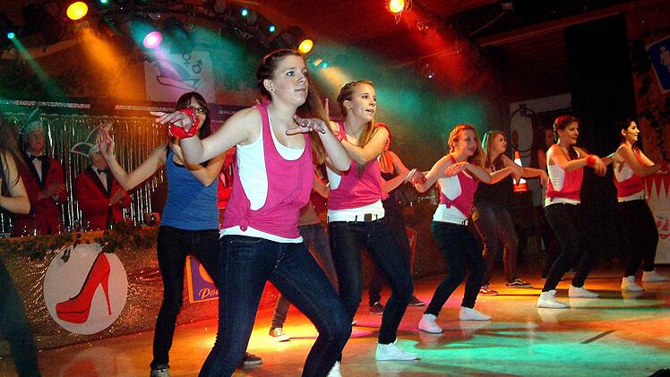 Die Jugend-Tanzgruppe Tiny Cats begeisterte mit einem flotten Tanz.