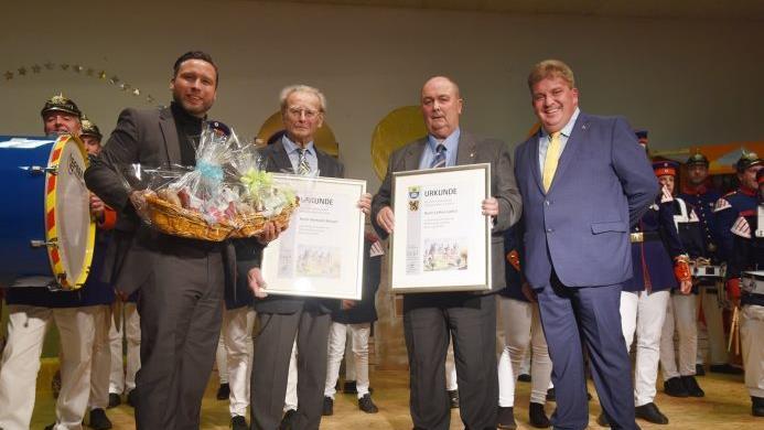 Zwei Bürger haben sich besonders um die Freundschaft verdient gemacht und wurden zu Ehrenvorsitzenden ernannt (von links): Martin Finzel, Hermann Rempel, Lothar Lipfert und Sven Gregor.