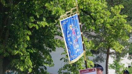 Der gro&szlig;e Festumzug bildete den H&ouml;hepunkt des 125-j&auml;hrigen Jubil&auml;ums der FFW Gifting. Foto: Heike Sch&uuml;lein
