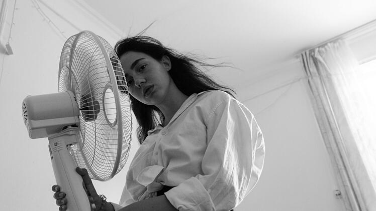 Hilft gegen Sommerhitze: ein guter Ventilator. Stiftung Warentest kürt Gewinner und Verlierer.