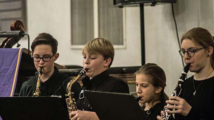 Großer Andrang: Zahlreiche Zuhörer erlebten das Adventskonzert des Gymnasiums Albertinum in der Coburger Heilig-Kreuz-Kirche.Foto: Jochen Berger
