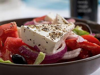 Frisches griechisches Essen: Gesund und reichhaltig.