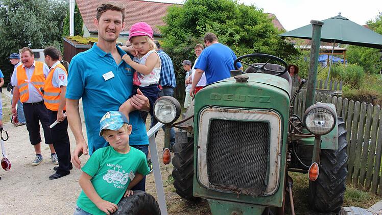 Die alten Dieselrösser waren beliebte Fotomotive fürs Familienalbum Foto: Evi Seeger