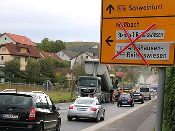Die Bundesstraße durch Arnshausen wurde gestern asphaltiert, kommende Woche folgt die Verschleißschicht. Foto: Ralf Ruppert