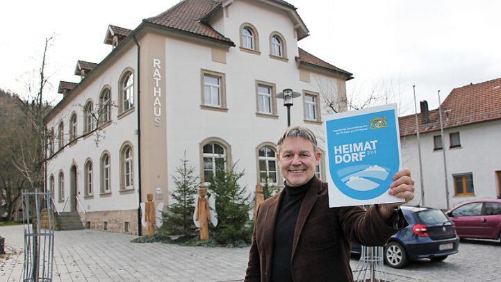Bürgermeister Gerhard Wunder ist stolz auf seine Bürger. Deren Einsatz und Engagement trugen zur Auszeichnung "Gütesiegel Heimatdorf" bei.  Foto: Veronika Schadeck
