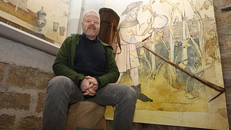 Kurator Hubertus Habel in der Ausstellung des Bamberger Gärtner- und Häckermuseums, das er zur Landesgartenschau 2012 aus dem Dornröschenschlaf geweckt hatte. Foto: Matthias Hoch