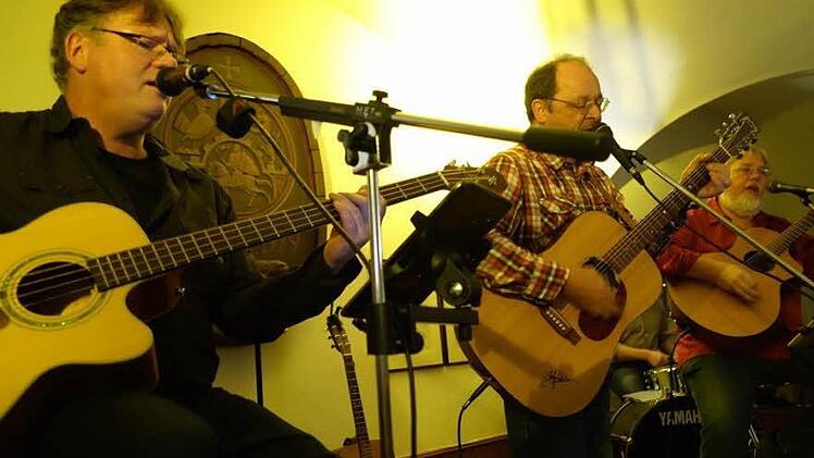 Gute Laune verbreitete die Musik von Midlife Special mit Andreas Halbooth, Christoph Steinhardt, Christoph Lemberg und Schlagzeuger Tim Schwarzmeier.