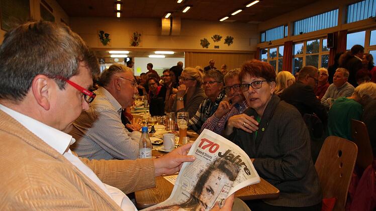 Eindrücke von der Podiumsdiskussion in Stengenroth. Foto: Ralf Ruppert