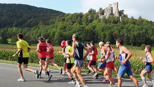 Bald ist es wieder so weit und der traditionelle Fränkische Schweiz Marathon 2025 findet statt. Start und Ziel befinden sich dieses Jahr in Ebermannstadt.