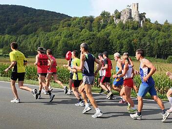 Bald ist es wieder so weit und der traditionelle Fränkische Schweiz Marathon 2025 findet statt. Start und Ziel befinden sich dieses Jahr in Ebermannstadt.