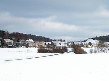 Winterzauber in der Fränkischen Schweiz hier, glatte Straßen dort. Foto: Tom Kern