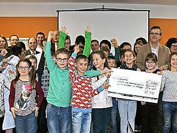 Mit eindrucksvollen Experimenten holten die Eggolsheimer Grundschüler den ersten Platz.  Foto: Sylvia Hubele