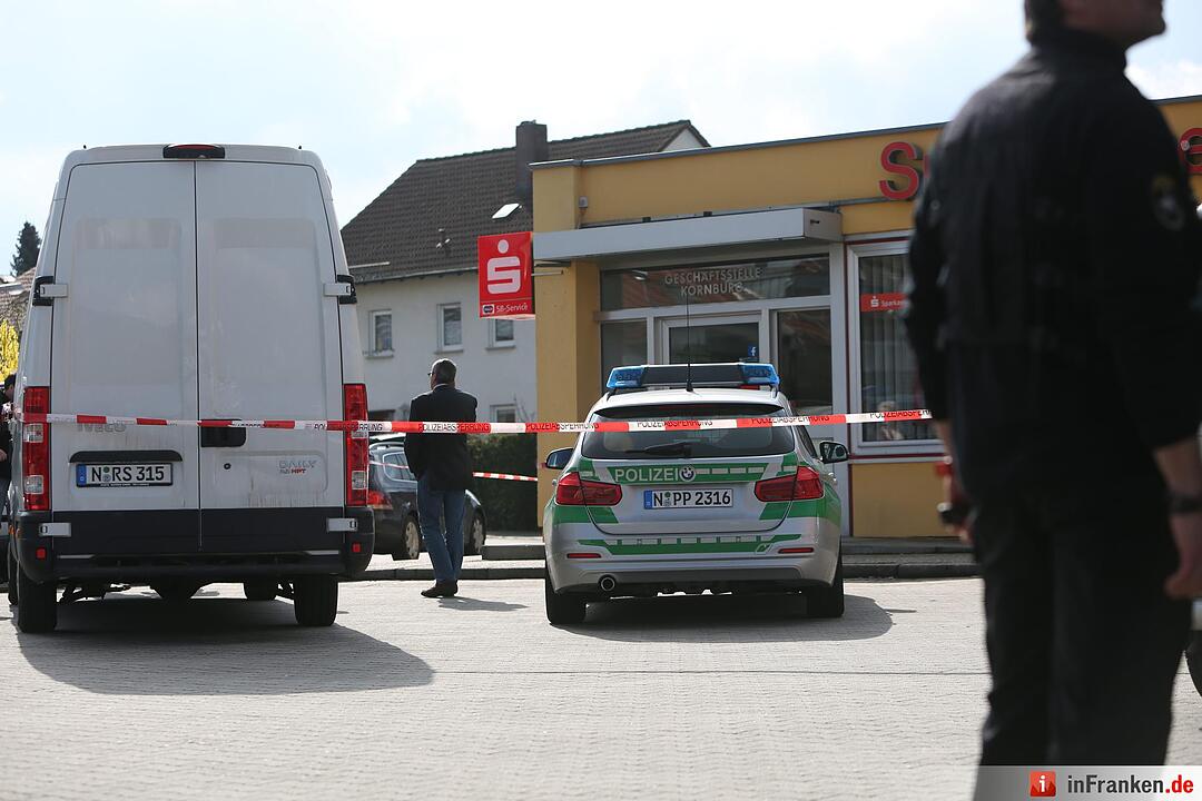 Bankfiliale in Kornburg ueberfallen - Taeter noch auf der Flucht