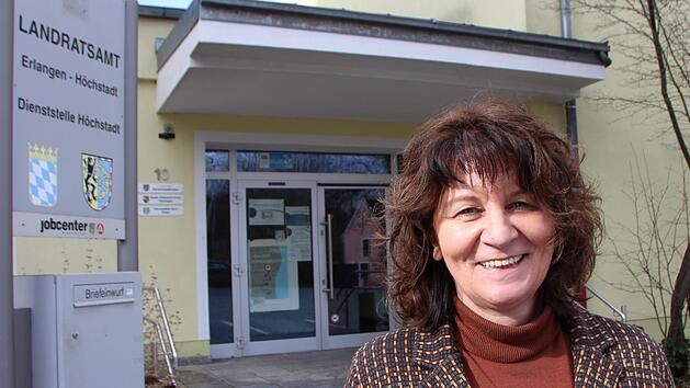 Martina Stamm-Fibich möchte aus dem Bundestag ins Landratsamt wechseln (hier vor der Höchstadter Dienststelle).  Foto: Andreas Dorsch