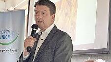 Staatssekretär Sandro Kirchner (Mitte) bei der Jahreshauptversammlung der Seniorenunion (links Referent Roland Friedrich und rechts Vorsitzender Siegfried Erhard)