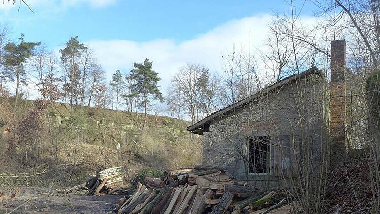 Eine alte Hütte im ehemaligen Steinbruch könnte möglicherweise in das Konzept, etwa für "Steinhauerbrotzeiten", integriert werden.