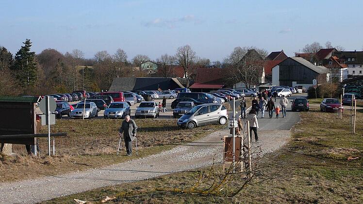 Der künftige Dienstposten (links) befindet sich direkt neben dem beliebten Wanderparkplatz bei Zultenberg.